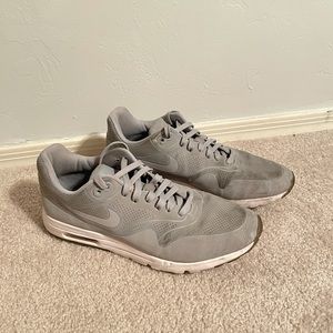 Women’s Size 10 Nike Air Max